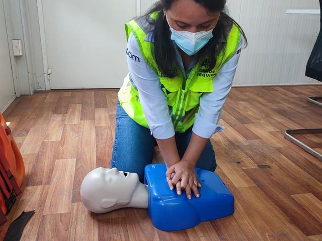 Práctica de reanimación cardiopulmonar (RCP)